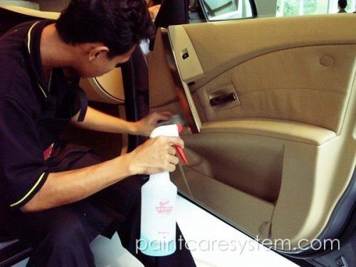 บริการทำความสะอาดภายในรถยนต์